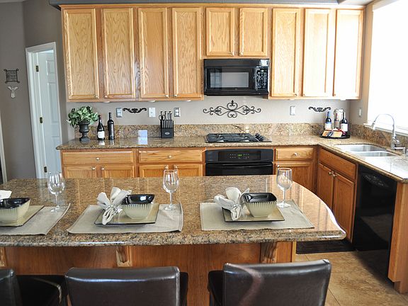 3rd image of 180 Glenwood Cir