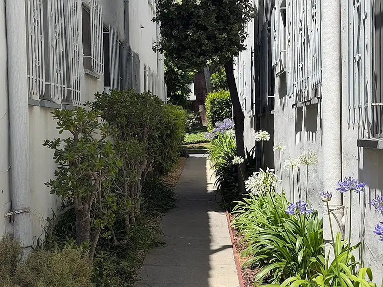 238 N Clark Dr #7 — Photo 24