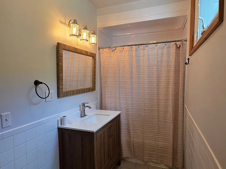 131 W Broadway — Photo 12