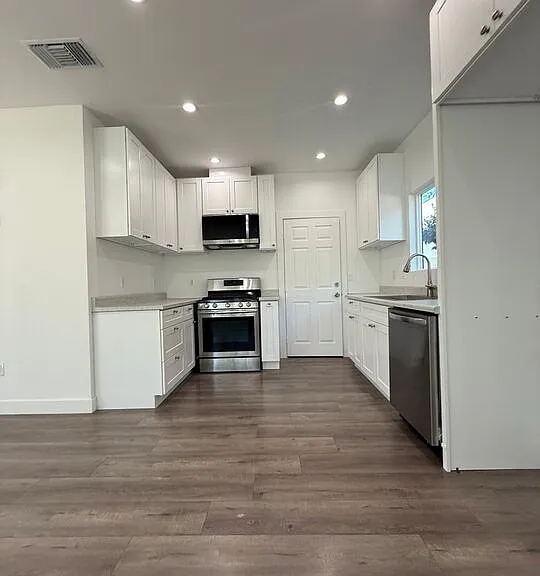 6744 Radford Ave — Photo 3