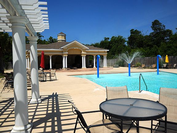 4th image of 2252 Beach Dr
