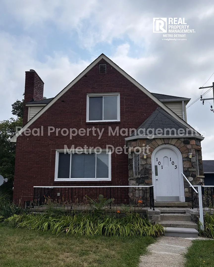 2-Bedroom Single-Family Home in Pontiac, Michigan — Photo 1