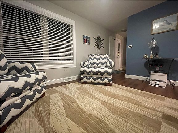 5th image of 2855 Alexandra Dr