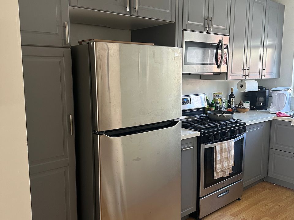 1st image of 936 18th St #F