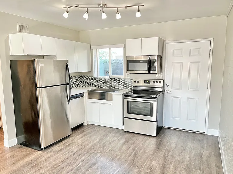 2726 E Glenrosa Ave #4 — Photo 3