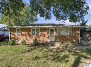 935 Hollywood Ave, Lincoln, NE 68504