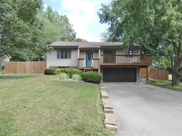 1536 Elmwood Dr, Pella, IA 50219