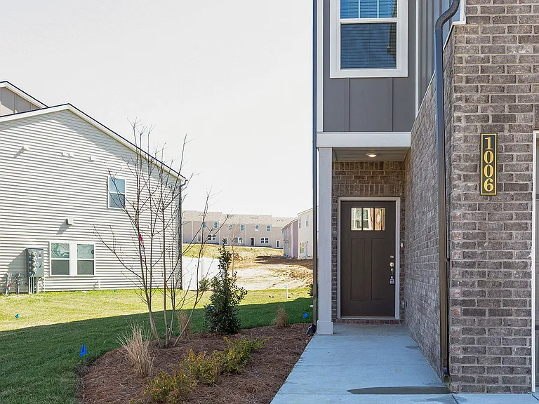 1006 McKee Ct — Photo 3