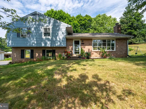 1442 Blessing Ln, Reading, PA 19605