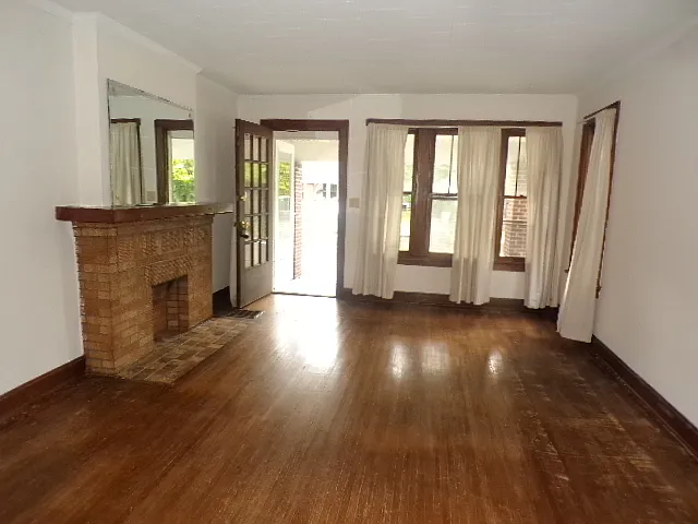 2924 Indianola Ave — Photo 2