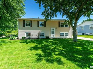 1942 W 68th St, Davenport, IA 52806