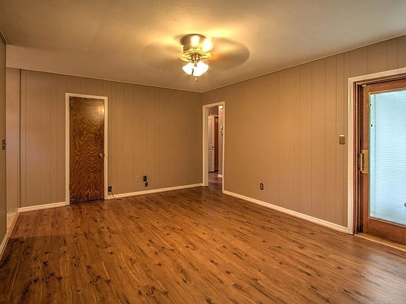 4th image of 156 E 57th Pl S
