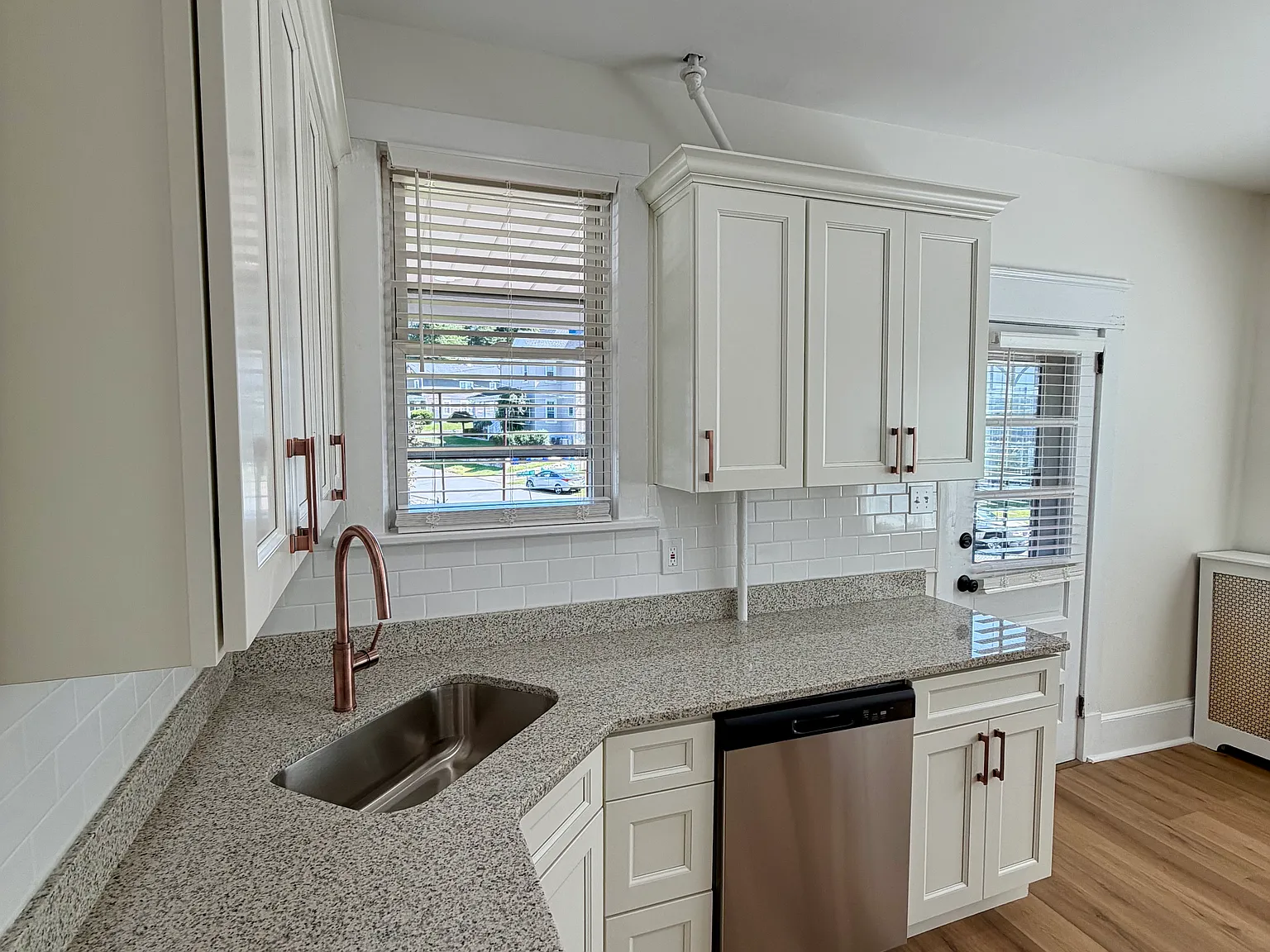 3 bed, 1.5 bath, 1650 sqft, $1,900 — Photo 1