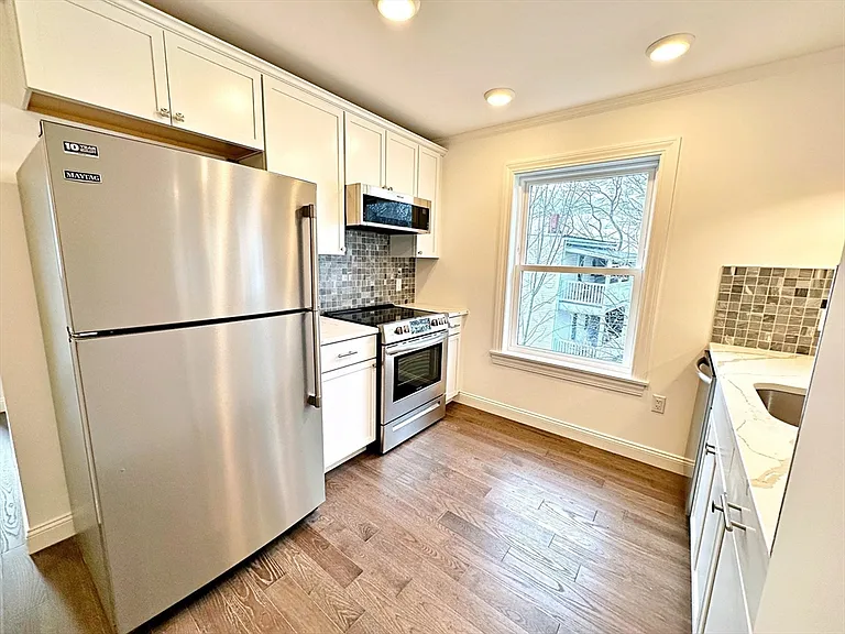 33 Leyden St #6 — Photo 11