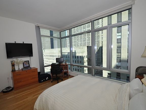 5th image of 18 W 48th St APT 28C
