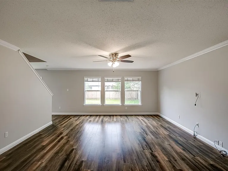 2504 Byfield Dr — Photo 9