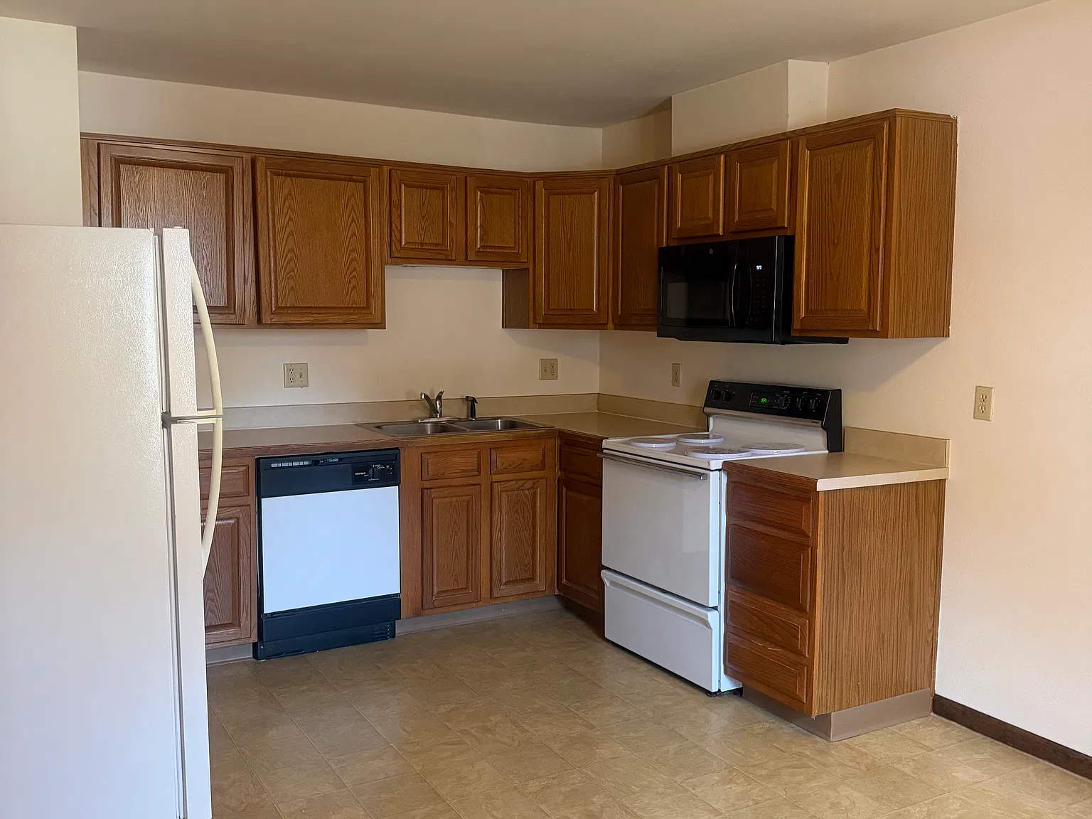 2 bed, 1295 sqft, $1,300 — Photo 2