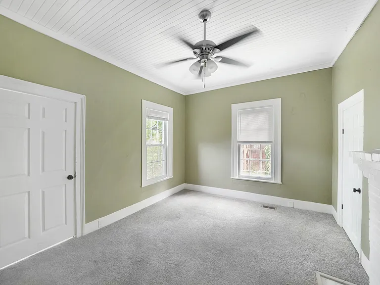 2417 Parkview Ave — Photo 9