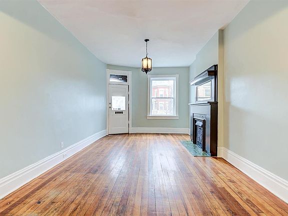 3rd image of 4046 Shenandoah Ave