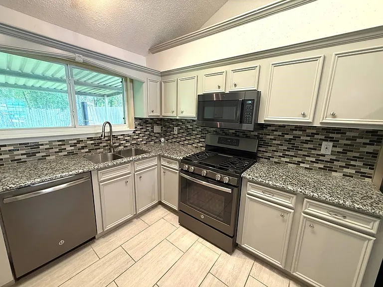 646 Fair Oak Dr — Photo 7