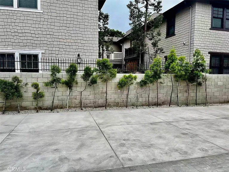 913 W 21st — Photo 51
