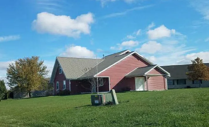 205 N Pointe Dr photo 1