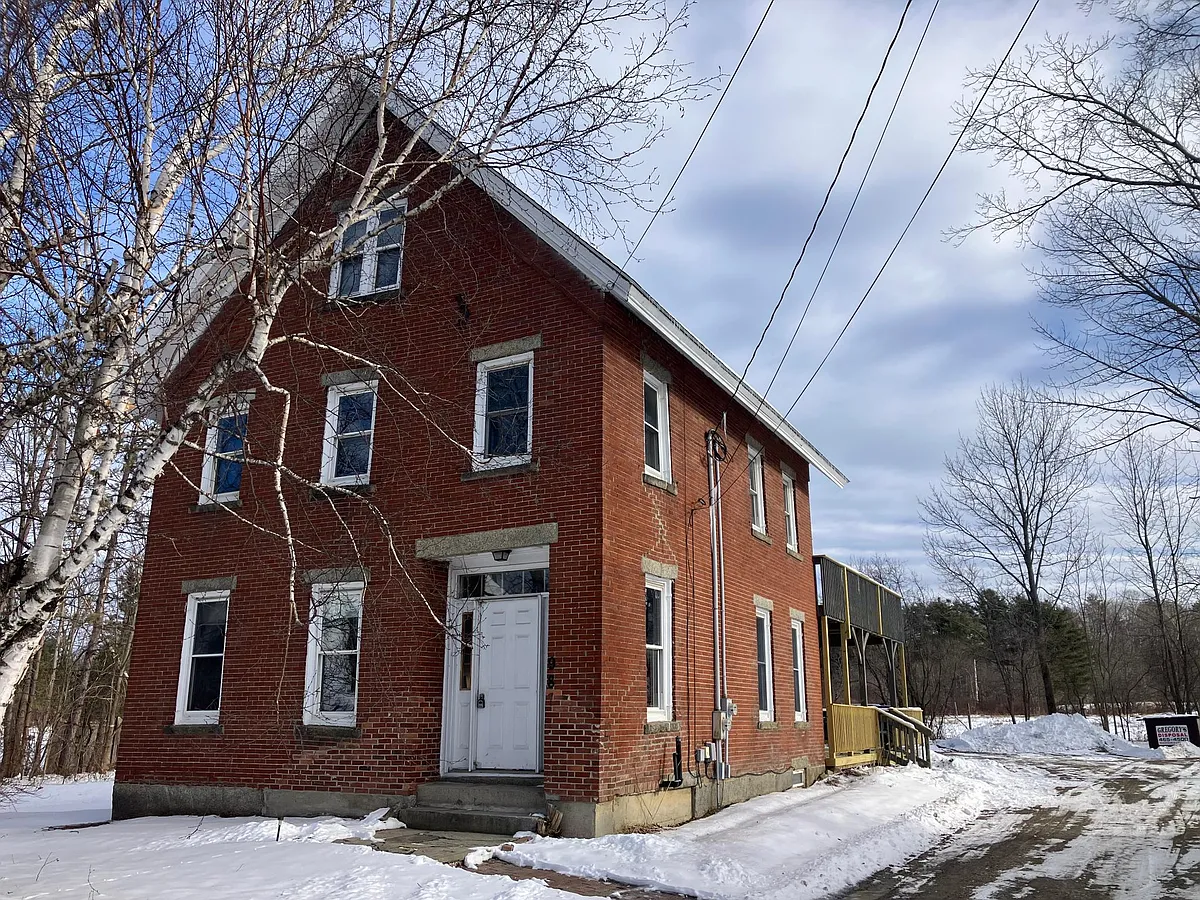 Building Photo - 987 Main St #2