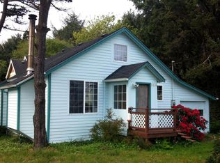 564 SW 29th St, Lincoln City, OR 97367