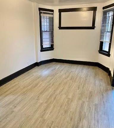 5th image of 831 Glenwood Ave