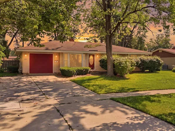 1624 W Weathersfield Way, Schaumburg, IL 60193