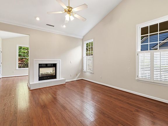 4th image of 11021 Southwalk Ln