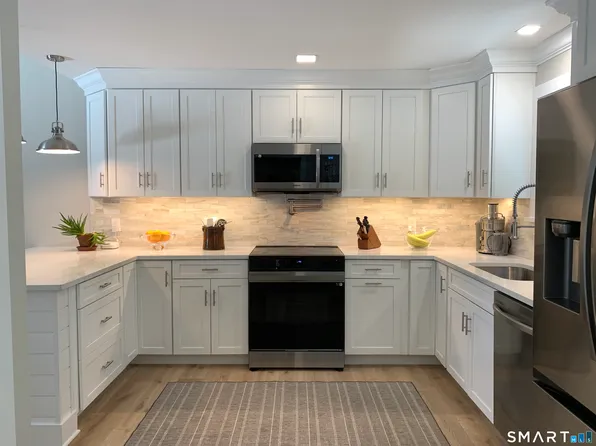 400 Heritage Vlg, Southbury, CT