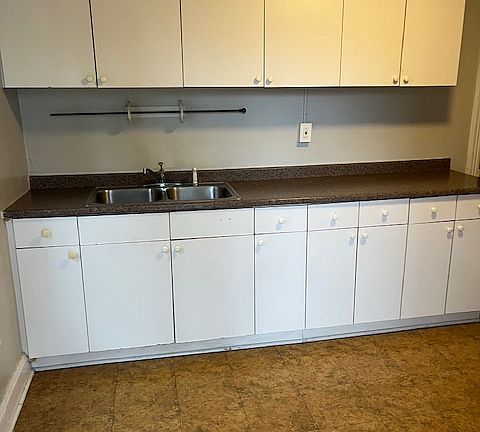 5th image of 220 220/222 W Franklin St #2