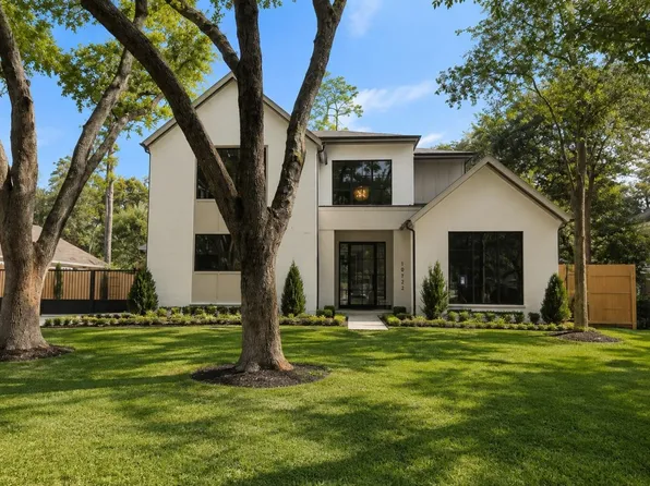10722 Old Coach Ln, Houston, TX 77024