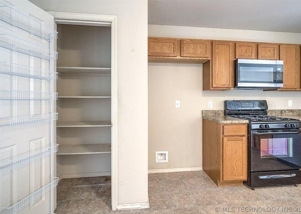 1st image of 6710 NW 128th Ter