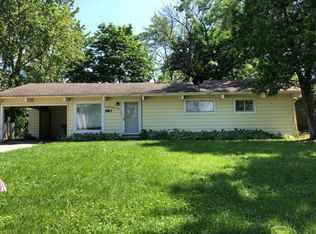 883 Dunbar Rd, Mundelein, IL 60060