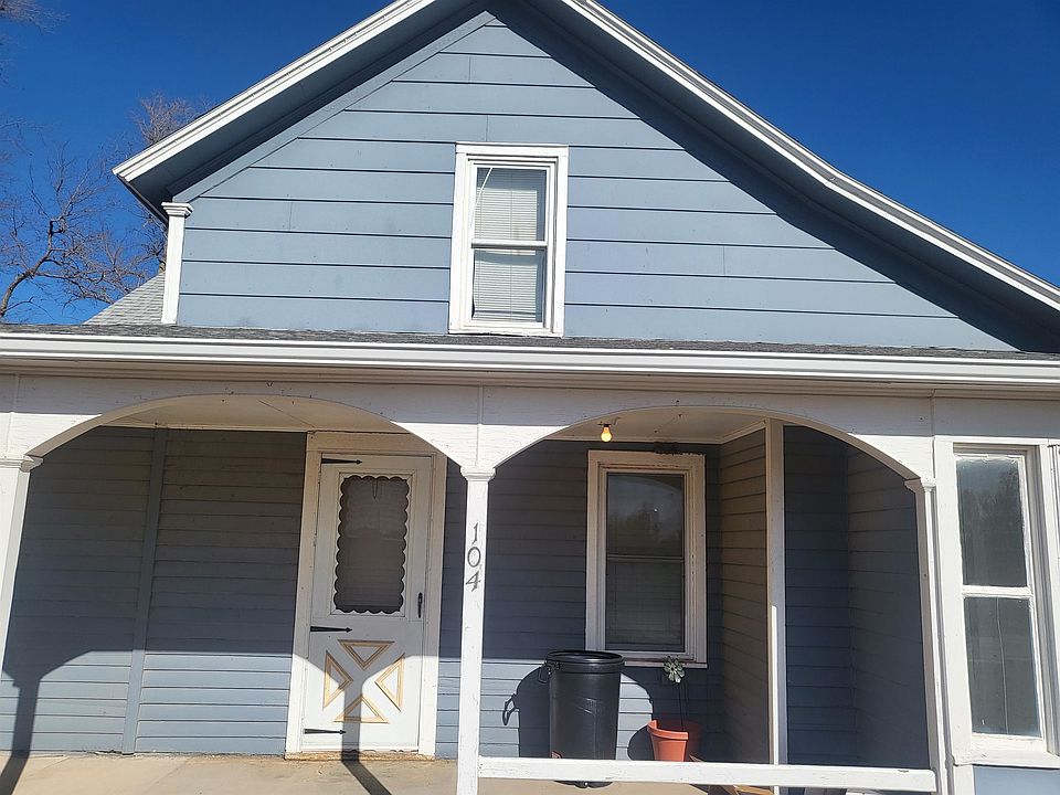 1st image of 104 N 4th St