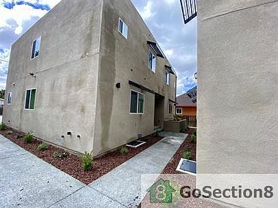 4th image of 816 W 47th St #4