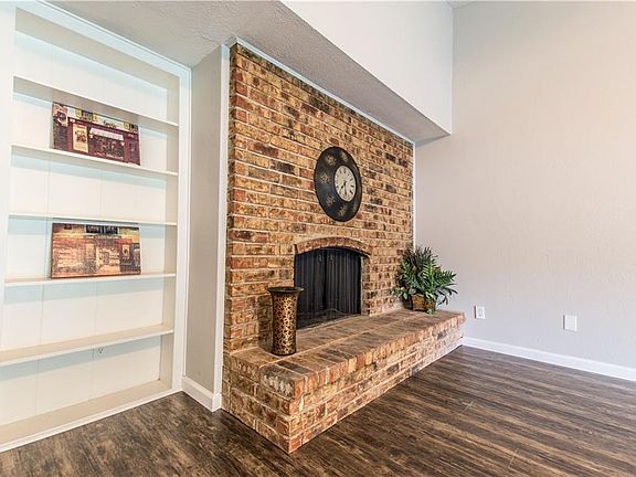 4th image of 1832 Chamberlain Dr