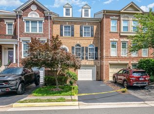 8002 Tanworth Ct, Springfield, VA 22152