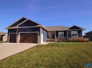 1624 N Paddington Trl, Sioux Falls, SD 57110