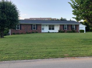 1415 Sharp Dr, Lenoir City, TN 37771