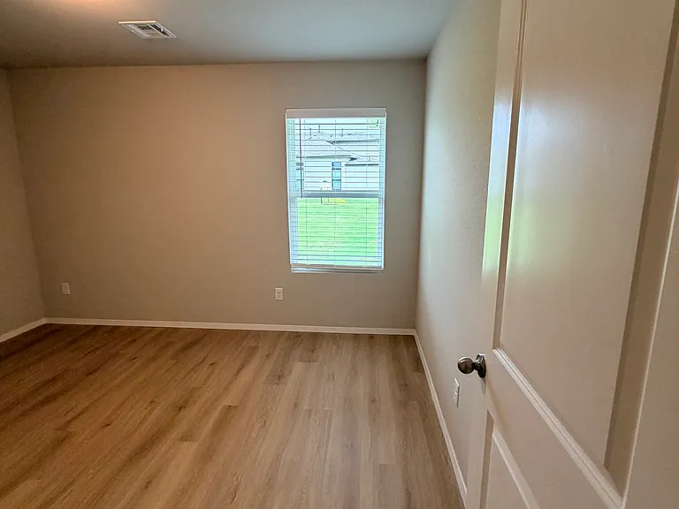 3900 W Laredo St — Photo 7