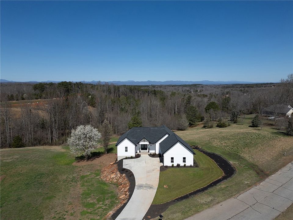 1st image of 725 Hidden Falls Dr