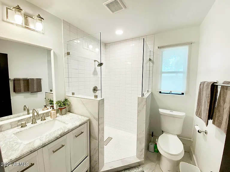 541 W Marlette Ave — Photo 43