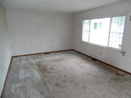 5th image of 5076 Chipman Dr