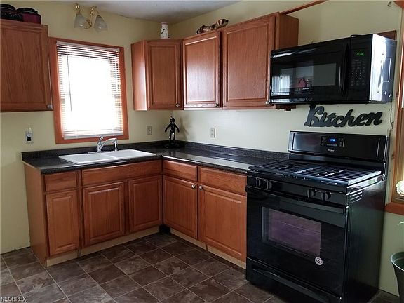 2nd image of 250 N Meadowbrook Dr