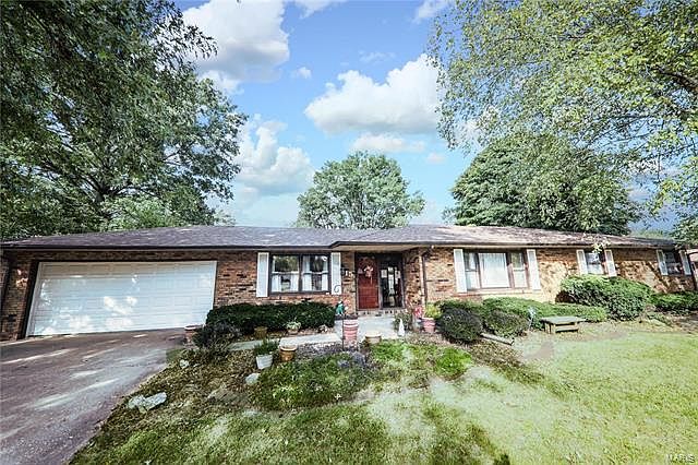 1st image of 15 Duke Dr