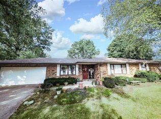 15 Duke Dr, Maryville, IL