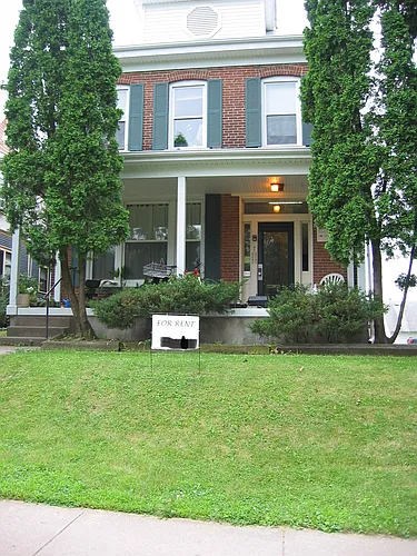 527 E College St #3 Photo 1